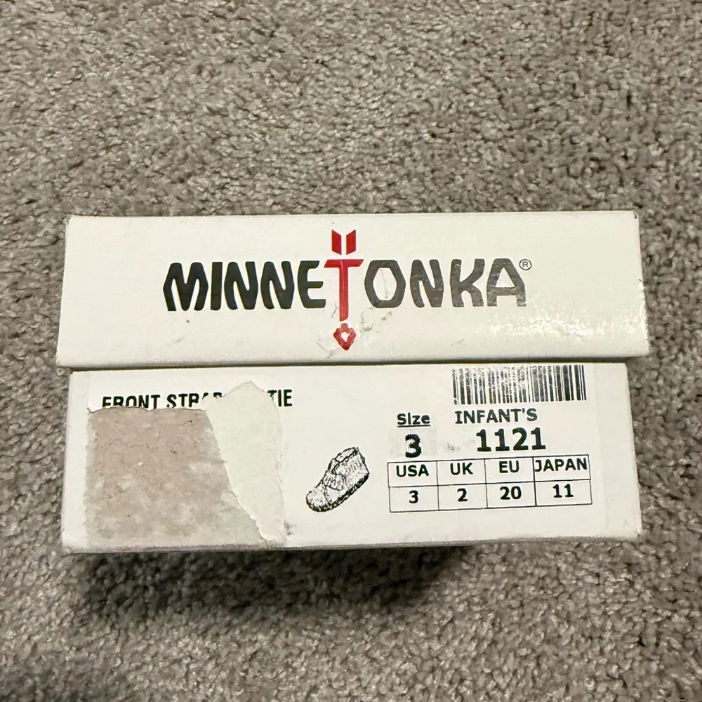 NIB! Minnetonka Kids Red Suede Fringe Moccasins. Size 3